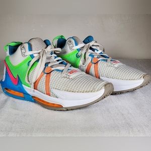 EUC Nike LeBron Witness 7 Basketball Shoes Gray Fog DM1123-003 Men's Size US 11